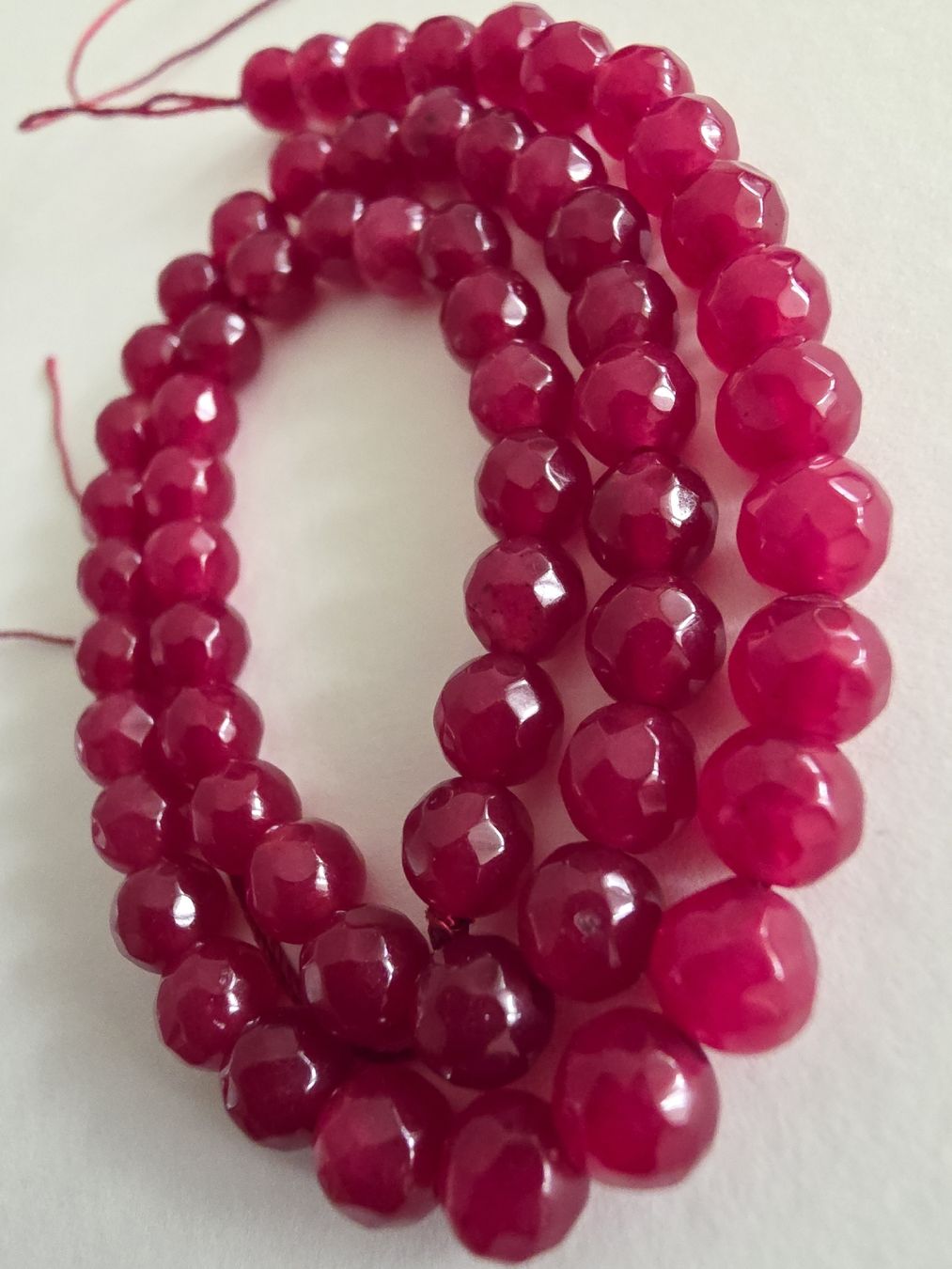 Minerali & Pietre curative: Chalcedon rot facettiert 6mm. Strang – Nuovo e nell'imballaggio originale da Menziken venduto da Mirager 2