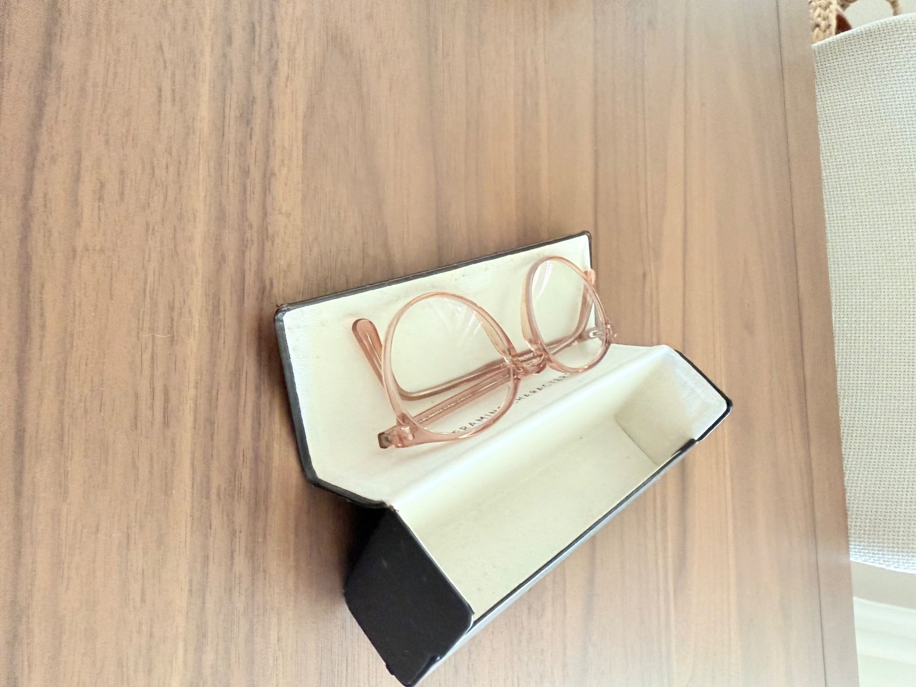 Occhiali & Lenti: Brille Framing Characters rosa gebraucht im Etui – Usato da Zürich venduto da Ani8106 1