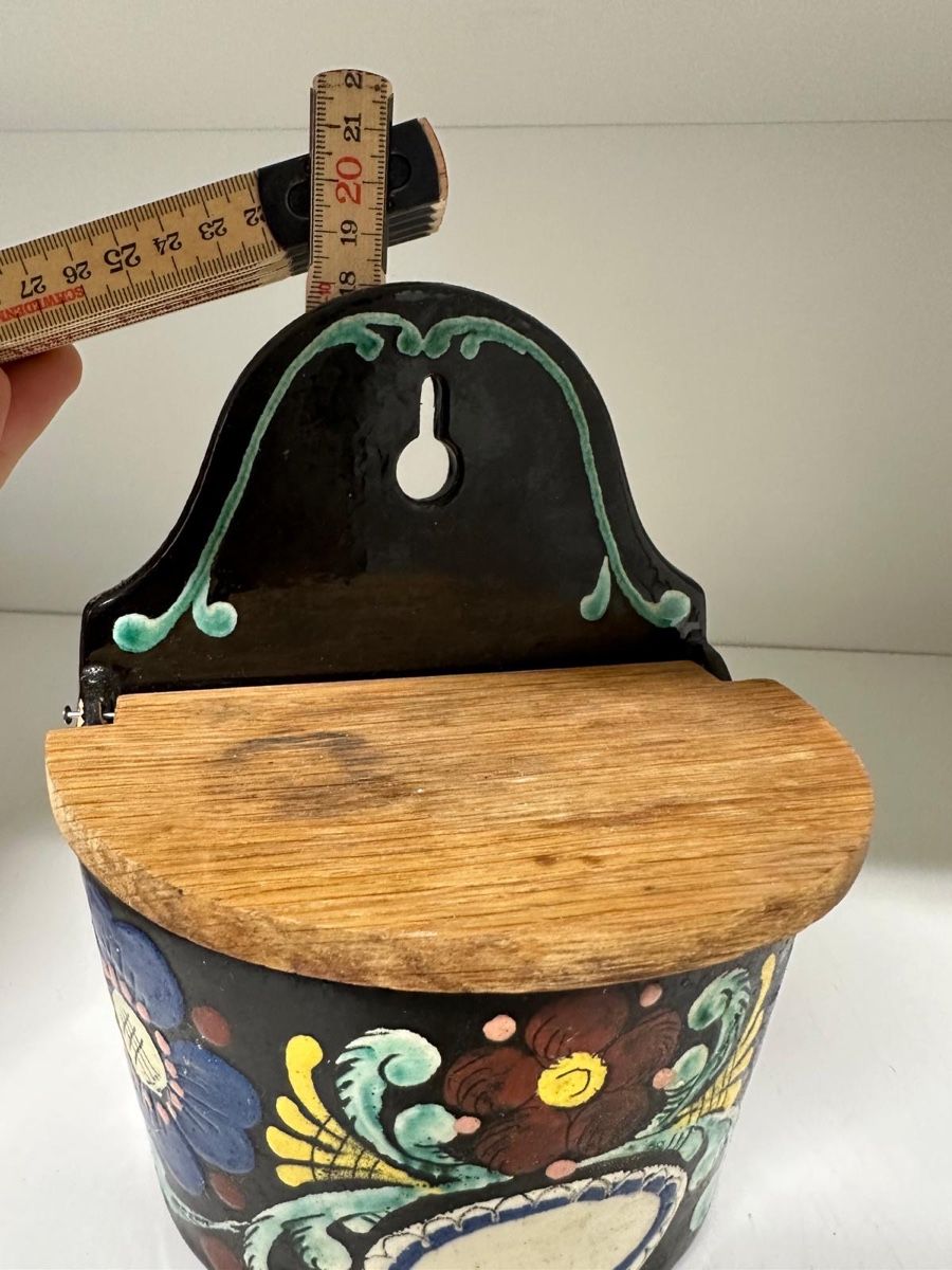 Tutte le decorazioni: Unique Hand Painted Wall Hanging Spice  Rack - Swiss Made – Usato da Seuzach venduto da Diamand28