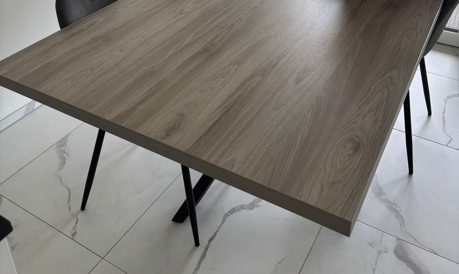 Tavoli: Modern Dining Table - Grey Wood, Black Legs – Usato da Balerna venduto da Gabriele.R 1