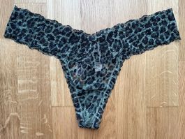 Victoria’s Secret Lace Thong M NEW