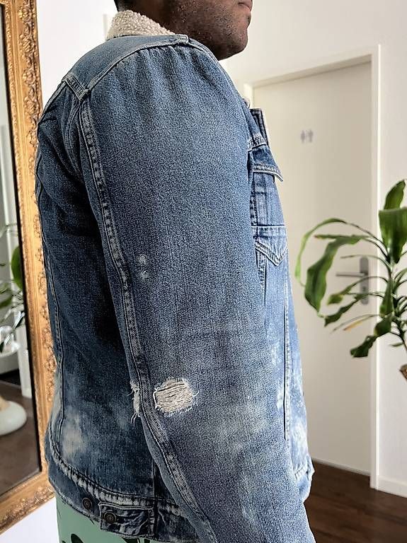 Jacken: Guess Jeansjacke mit Sherpa-/Teddy-Futter – Gebraucht aus Fällanden von fai_n5tr 3