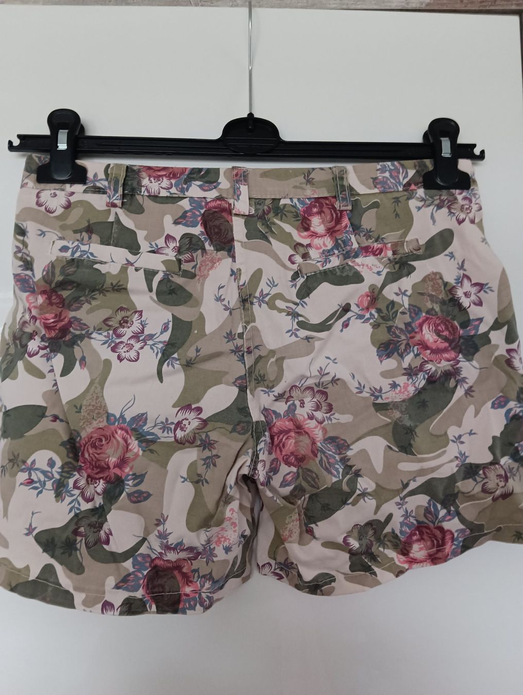 Only Pantaloni: Kurze Hose Damen Gr. S – Usato da Schöfflisdorf venduto da kin_2dp9 1