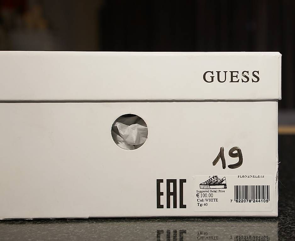 Scarpe da donna: Damen Sneakers GUESS Gr.40 – Usato da Locarno venduto da Kira712 3