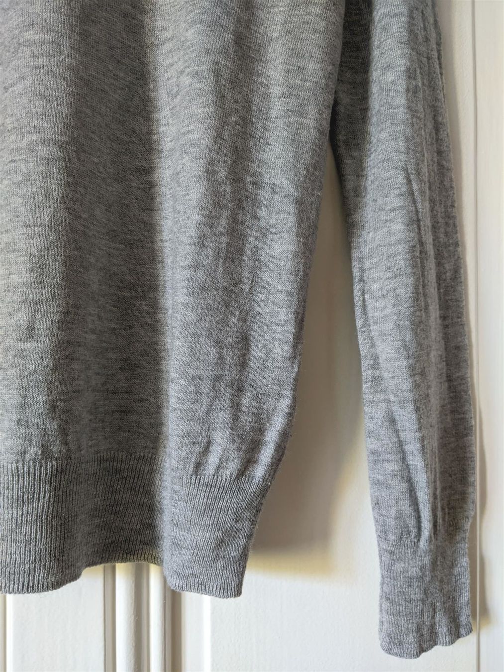 Massimo Dutti Maglioni & Felpe: MASSIMO DUTTI : Fin et doux pull gris avec col argenté S – Nuovo (secondo la descrizione) da Petit-Lancy venduto da lilycerise 2