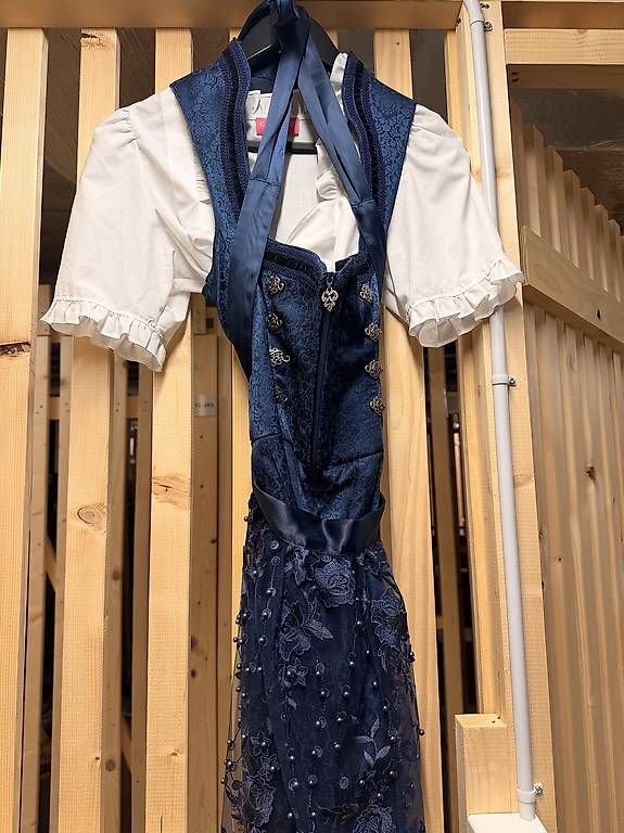 Kleider: Dirndl Grösse XL (klein Geschnitten) – Gebraucht aus Malters von patrizia.schmid