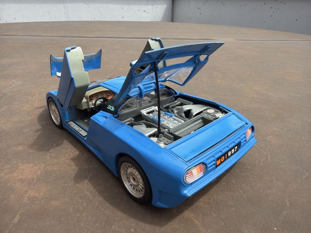Bburago Voitures modèles: Bugatti EB110 - 1/18 - Bburago – D'occasion à Wolfwil par Rolex1 7