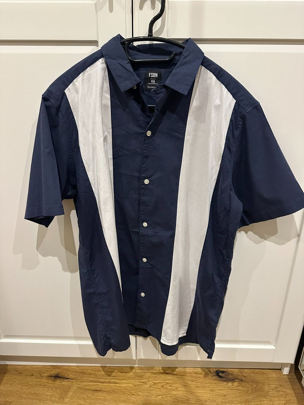Camicie: Kurzarm Hemd Weiss/Dunkelblau Gr. M – Usato da Rain venduto da naeck