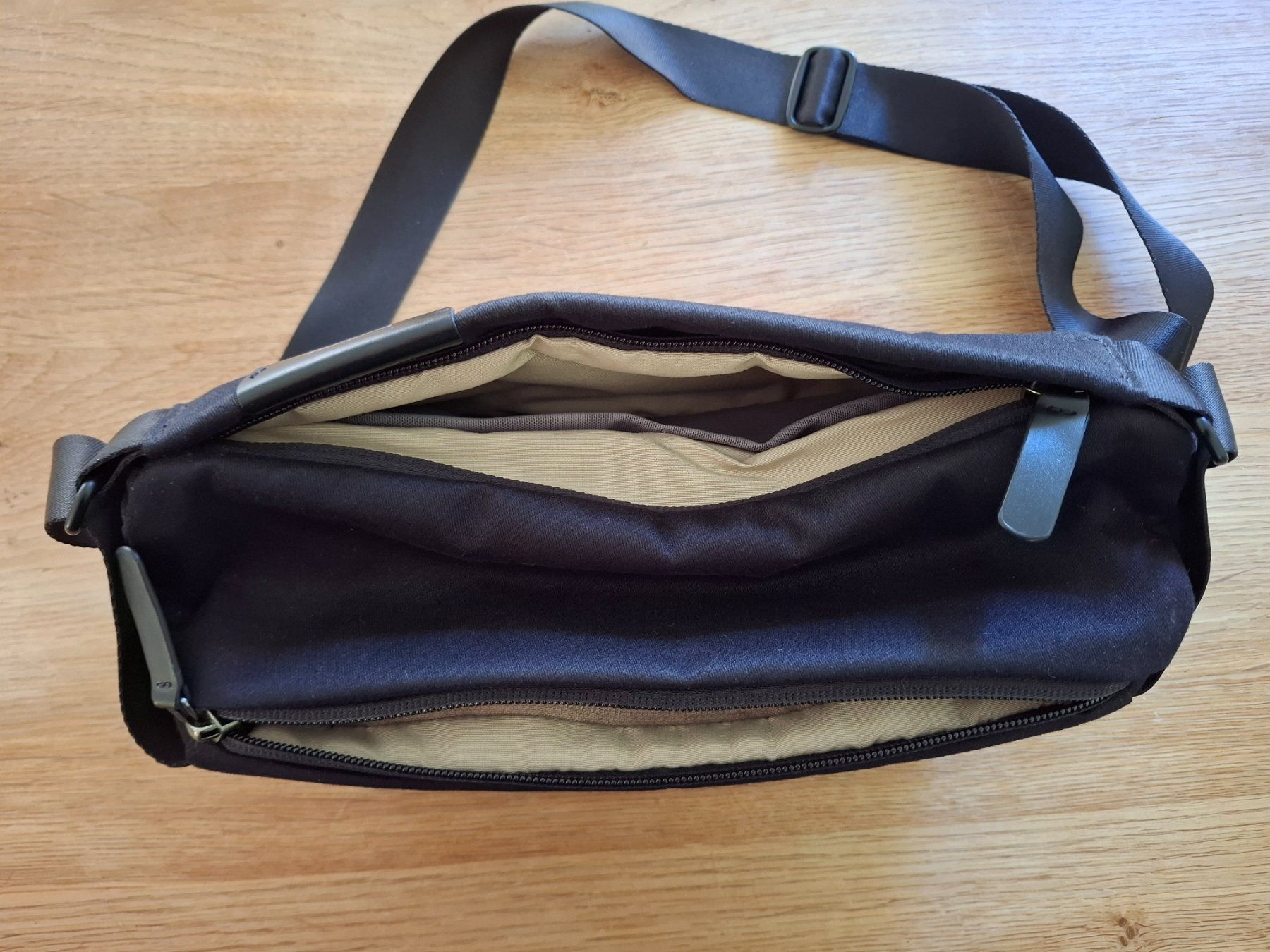 Bellroy Borse: Bellroy Sling Mini Melbourne black, 4L – Usato da Münchenstein venduto da tru_6tp8 5