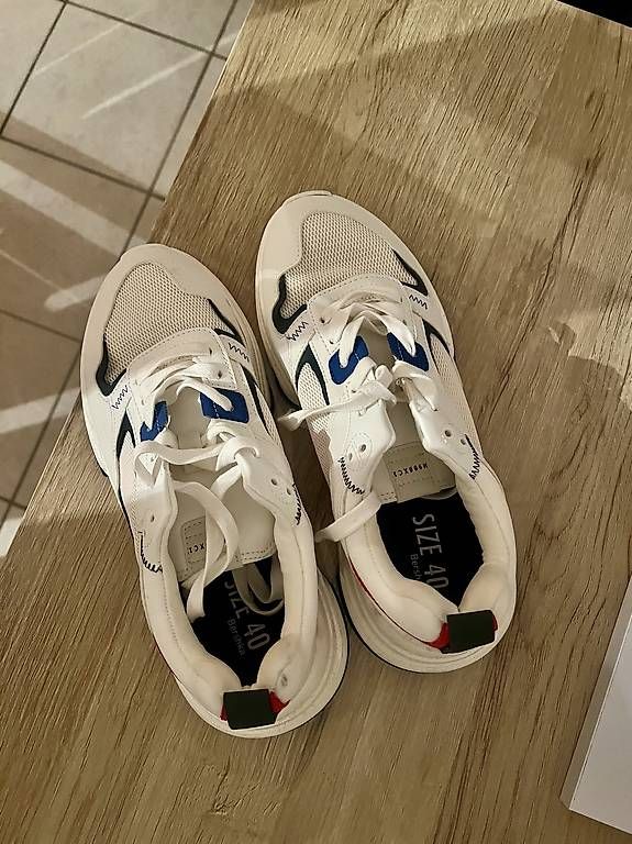 Scarpe da donna: Baskets blanches neuves !  – Usato da Martigny venduto da fou_9r6q 1