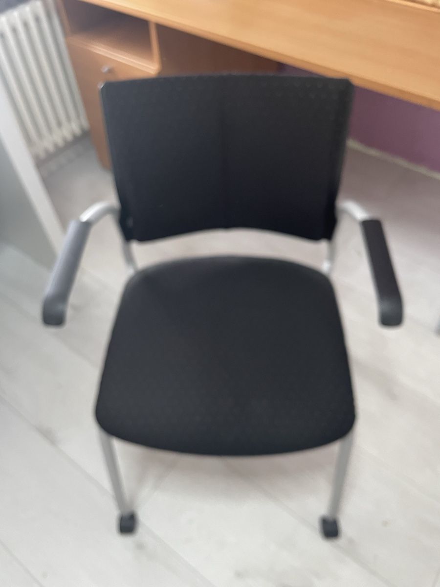 Chaises: 2 Bürostuhl mit Rollen – D'occasion à Obergösgen par Camaro_zl1