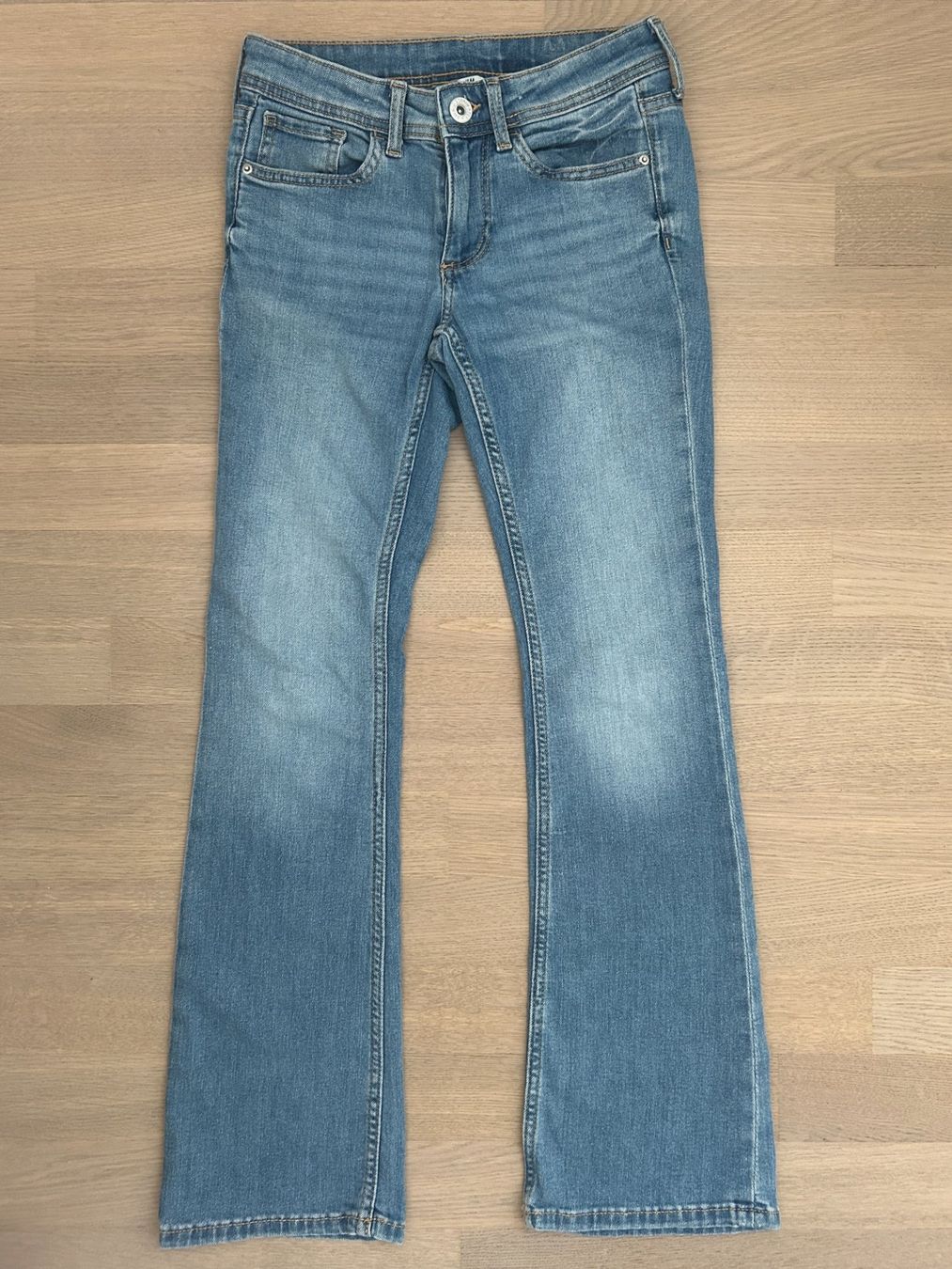 H&M Pantaloni: Jeans Flared Leg blau Grösse 158 – Usato da Bülach venduto da onkyo