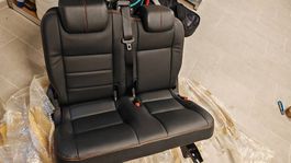 Ensemble sièges cuirs 2e et 3e rangées Defender 110 LXV 2013
