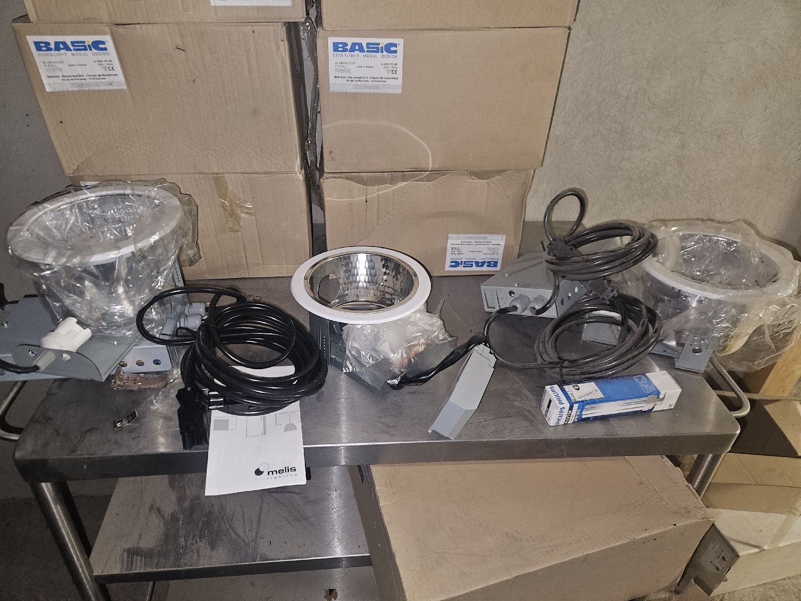Lampadari & plafoniere: Lot de spots encastrés divers  – Usato da Berolle venduto da ford8830 2