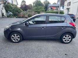 Hyundai i20 1.4 mit Hagelschaden
