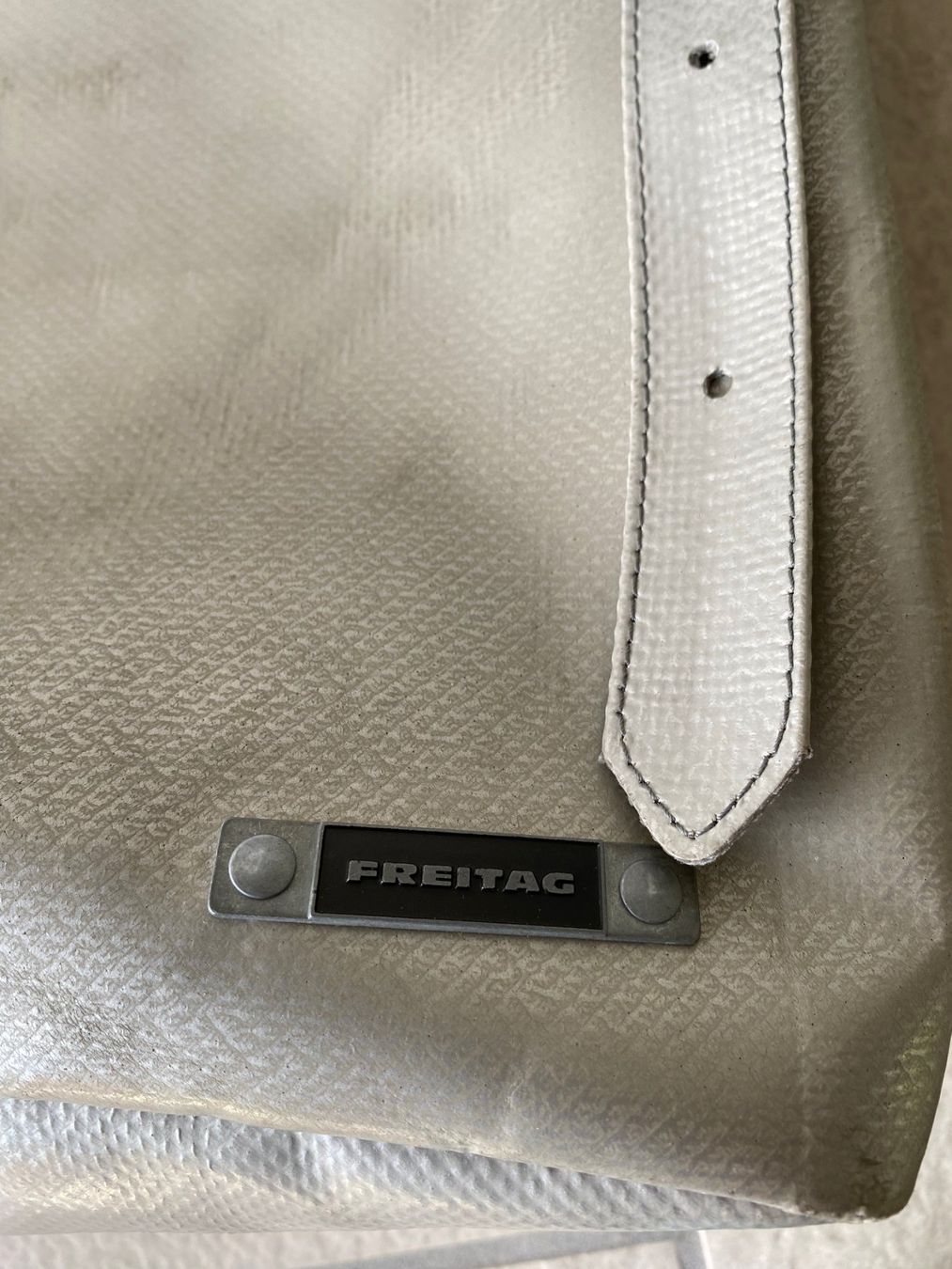 Freitag Sacs: Freitag Tasche, Modell Morgenson, Silberfarbig – D'occasion à Fanas par Omibia 1
