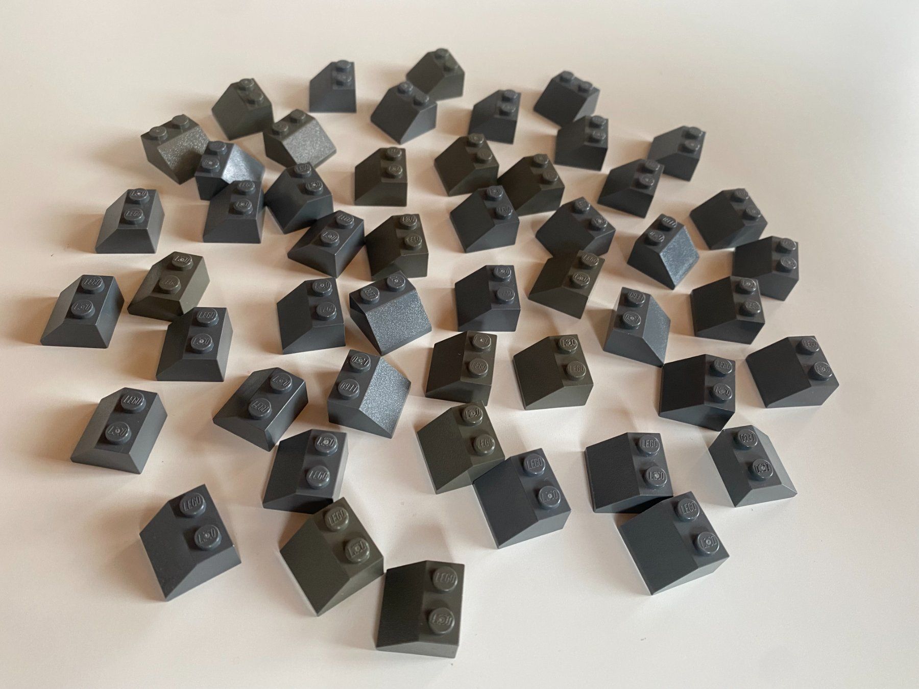 Lego Giocattoli: LEGO - 50 - GRAUE - DACHSTEINE - 2 X 2 – Usato da Gelterkinden venduto da ajdt4