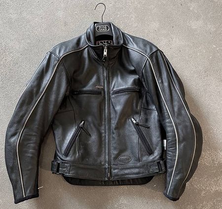 Motorrad Lederjacke von IXS mit Protektoren