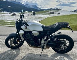 Honda CB1000R, ab Service