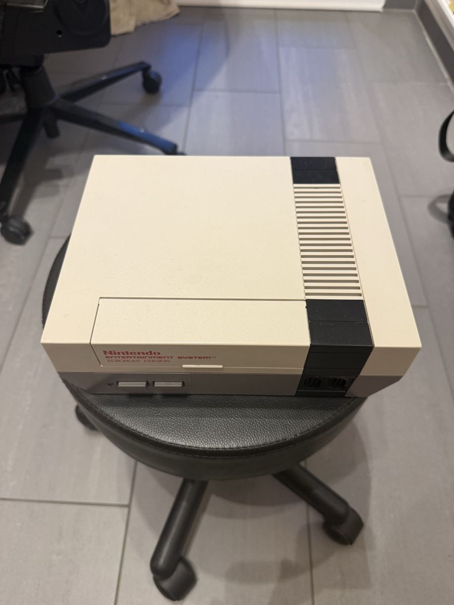Nintendo Console: Nintendo Entertainment System Konsole mit Zubehoer – Usato da Emmenbrücke venduto da csimex01