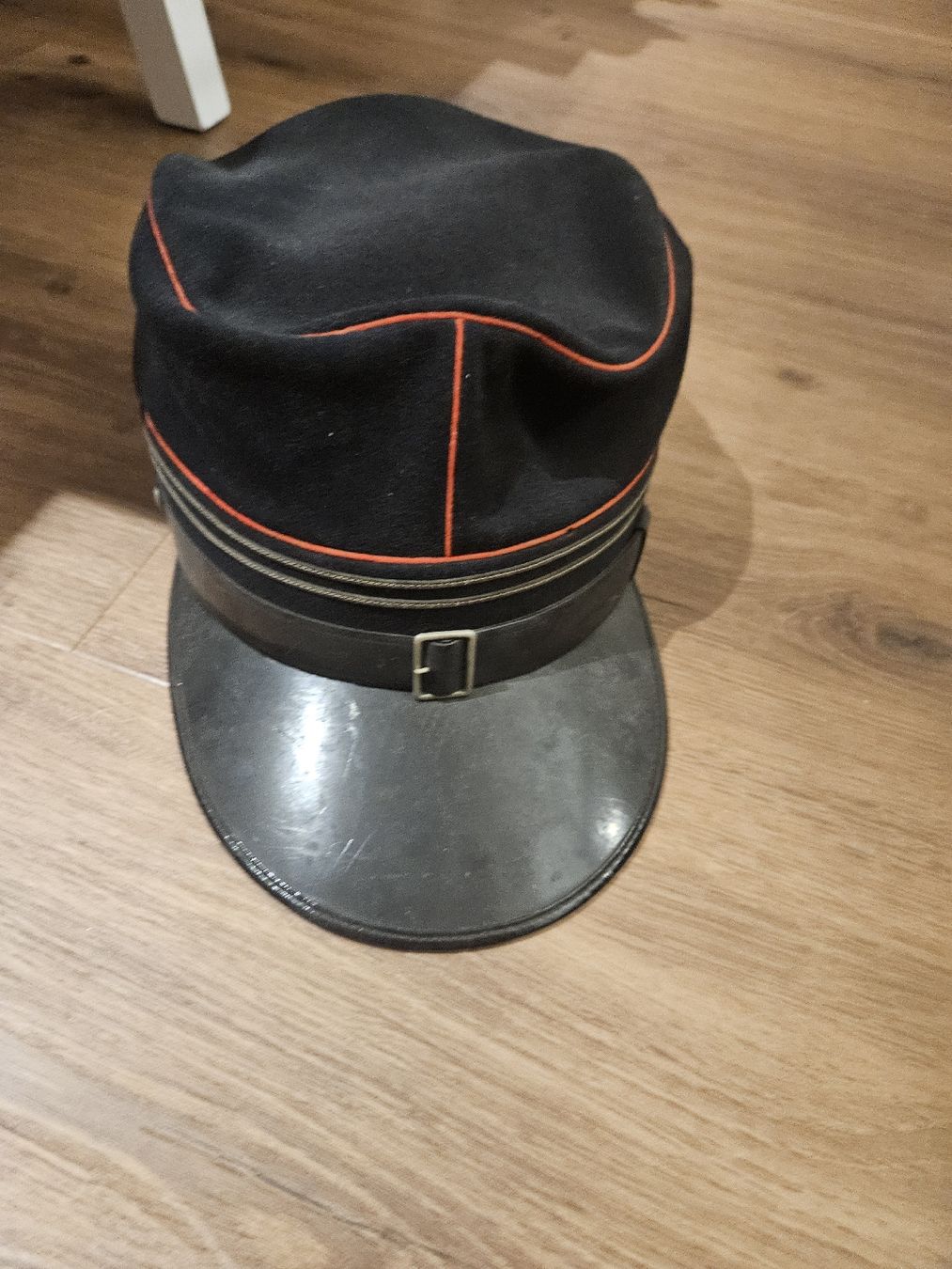 Uniformi: vermutlich Schirmmütze Feuerwehr / SBB – Usato da Hasle b. Burgdorf venduto da mir_qk9d