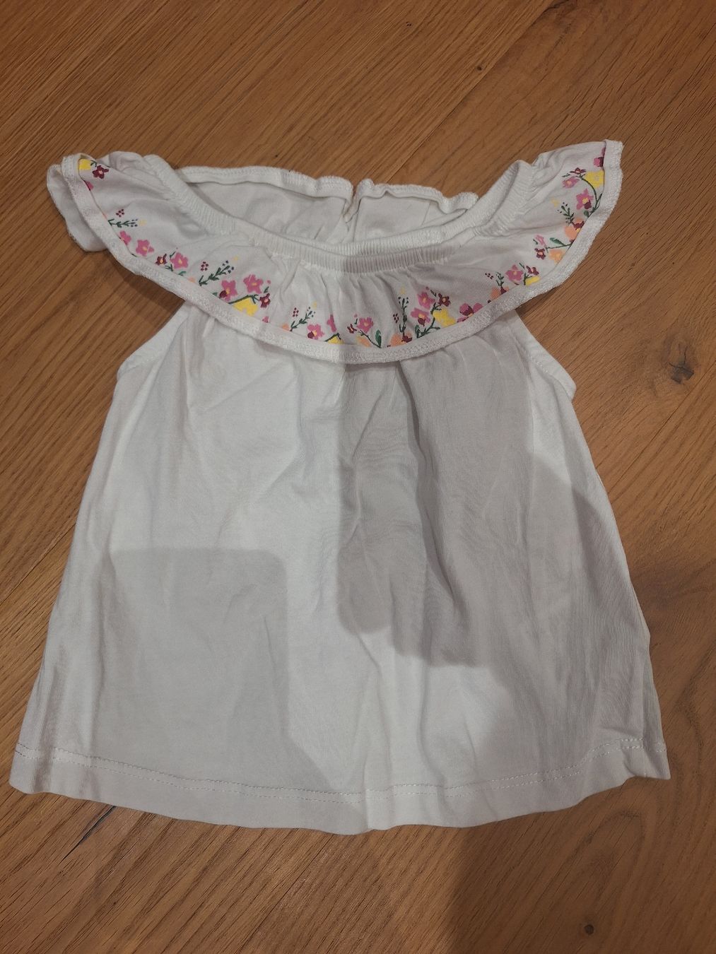 Camicette, T-shirt & Top: Mädchen Sommeroberteil weiss mit Blumenmuster – Usato da Wangen an der Aare venduto da jan_2zxv