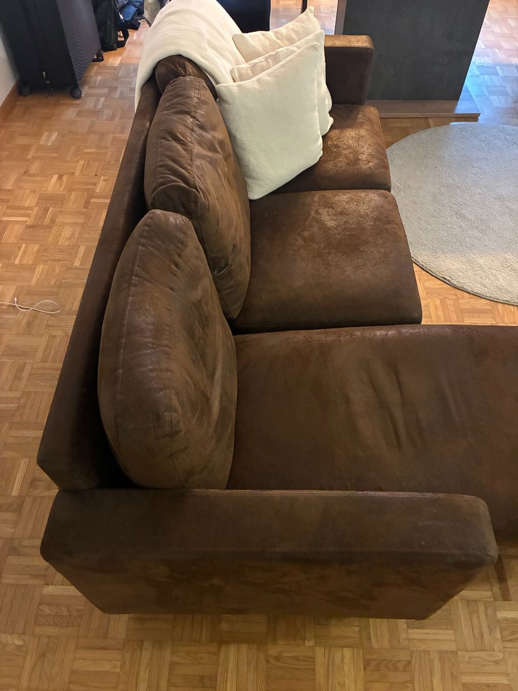 Conforama Sofas: Wohnzimmer Sofa (Braun) + Hocker – D'occasion à Zürich par rko_mxc9 2