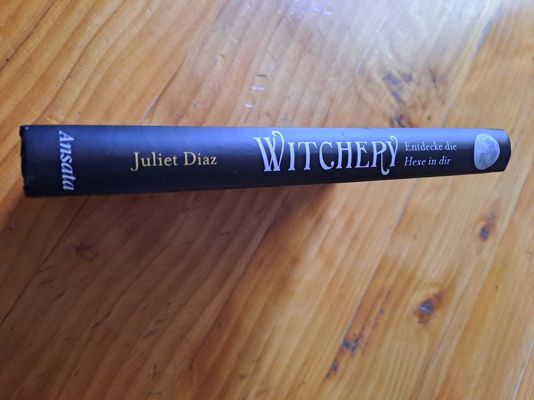 Bücher: Witchery- Entdecke die Hexe in dir – Gebraucht aus Doppleschwand von Sandrafritz 1
