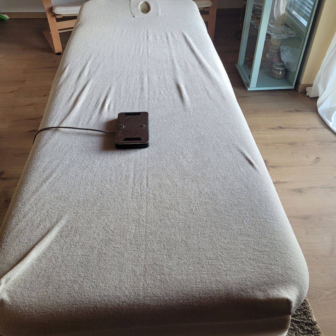 Lettini & sedie per cosmetici: Elektronische Massageliege  – Usato da Aeschiried venduto da Sweetangels 1