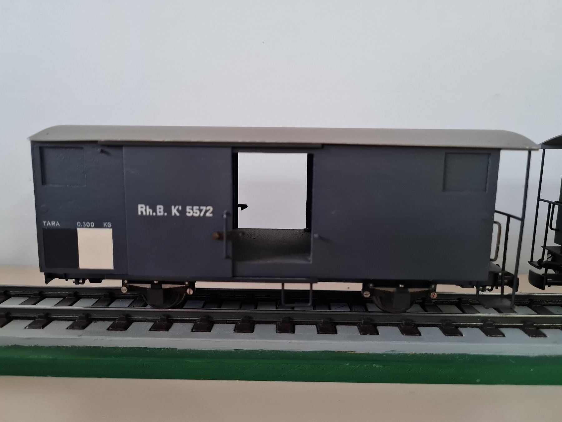 Fama Modellini di ferrovie: Spur Om ??? - 2 Güterwagen Rh.B. K' 5571 und 5572 - Eigenbau – Usato da Zollikofen venduto da Trina02 1