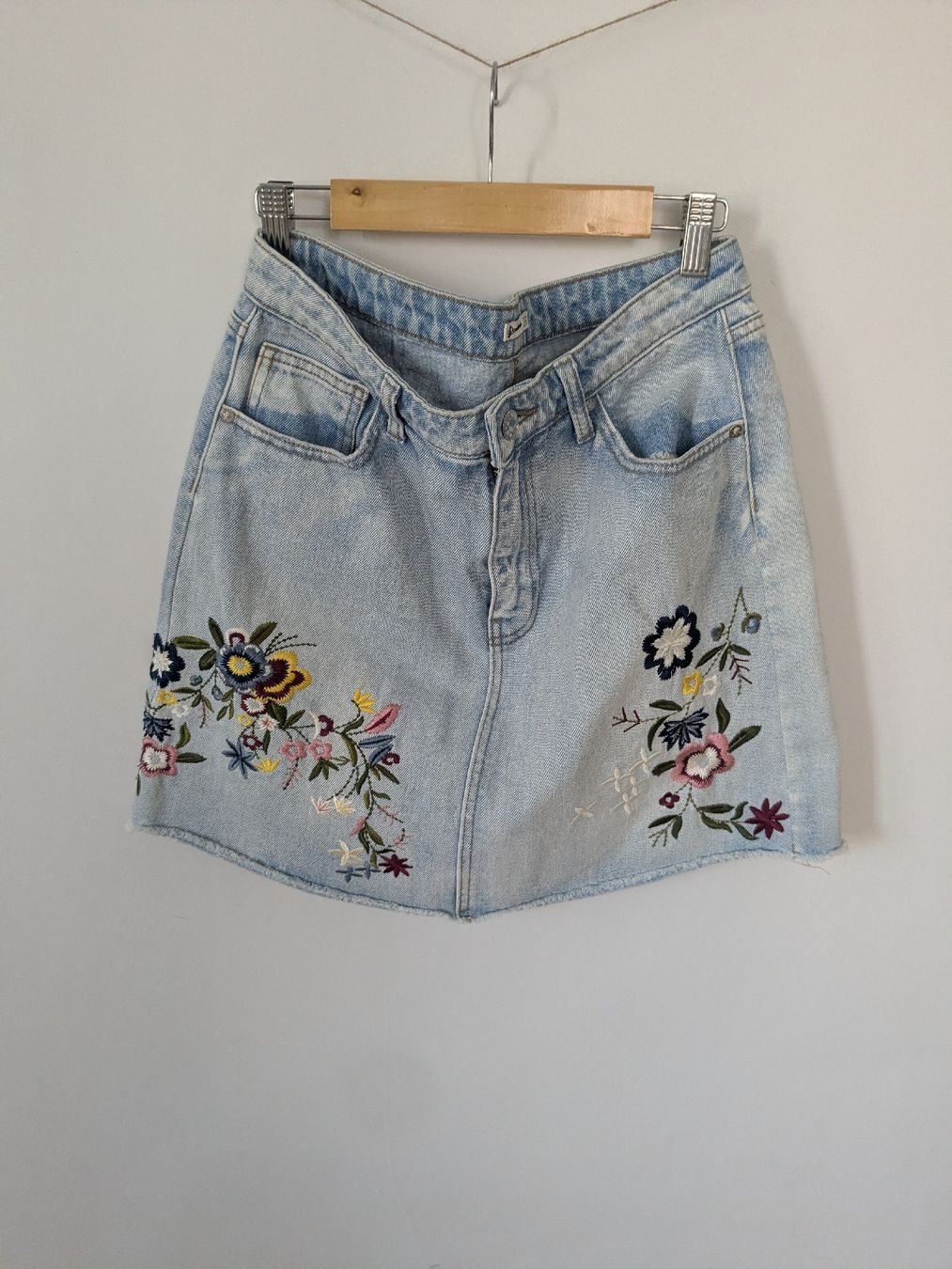 Stradivarius Gonne: Jeansrock bestickt hellblau Grösse M  – Usato da Rorschach venduto da olg_5qq2 1