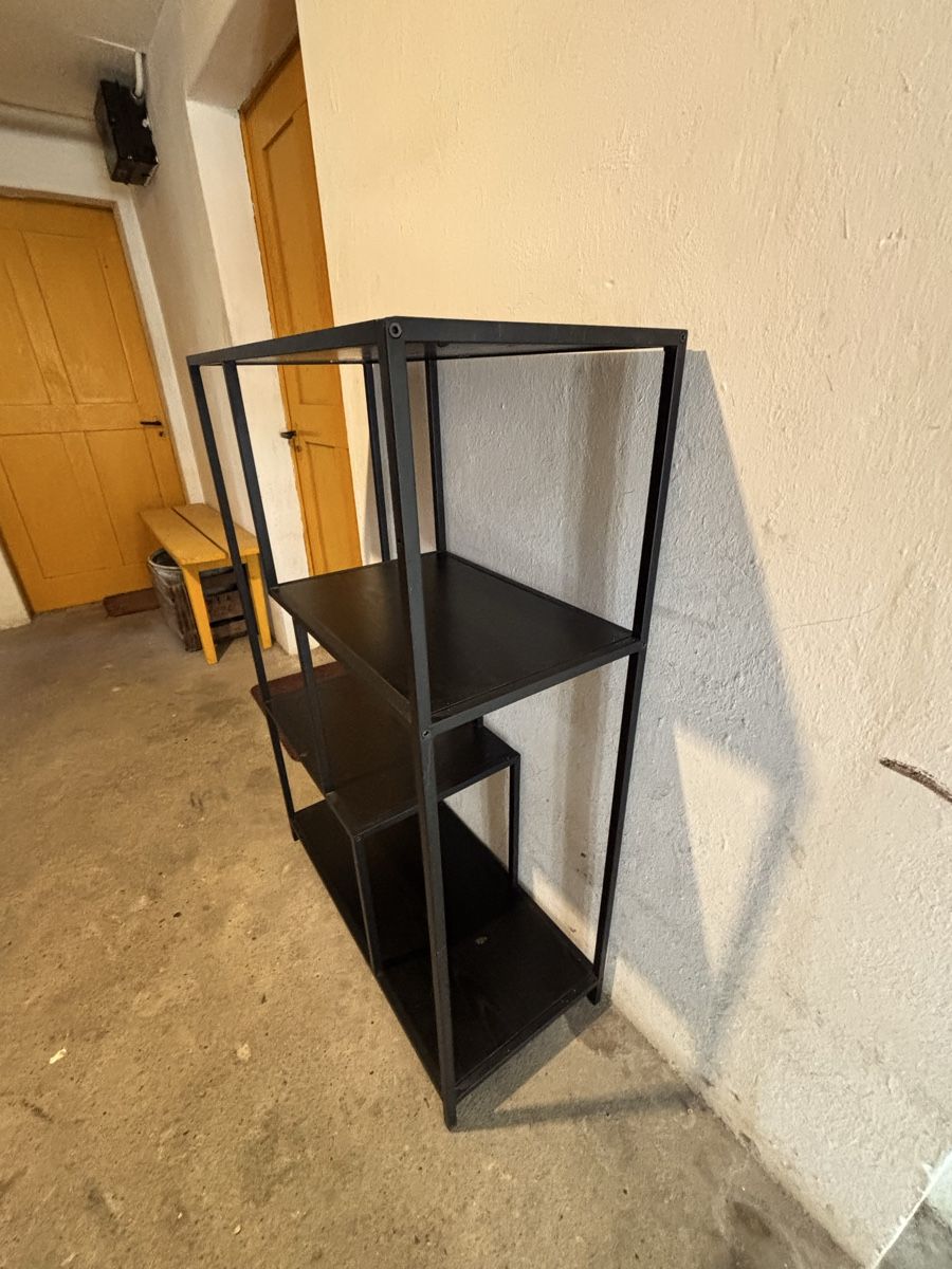 Scaffali: Regal schwarz asymmetrisch  – Usato da Aarau venduto da lau_ph6n