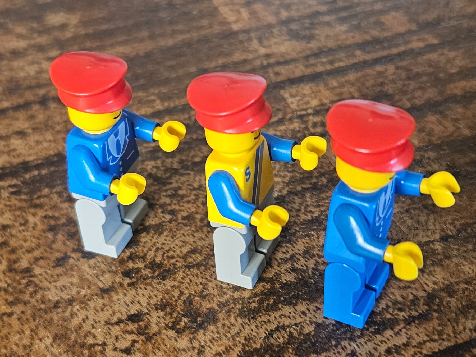 Lego Kit di costruzioni: lego lot de 3 figurines – Usato da Confignon venduto da Ecrofigs 3