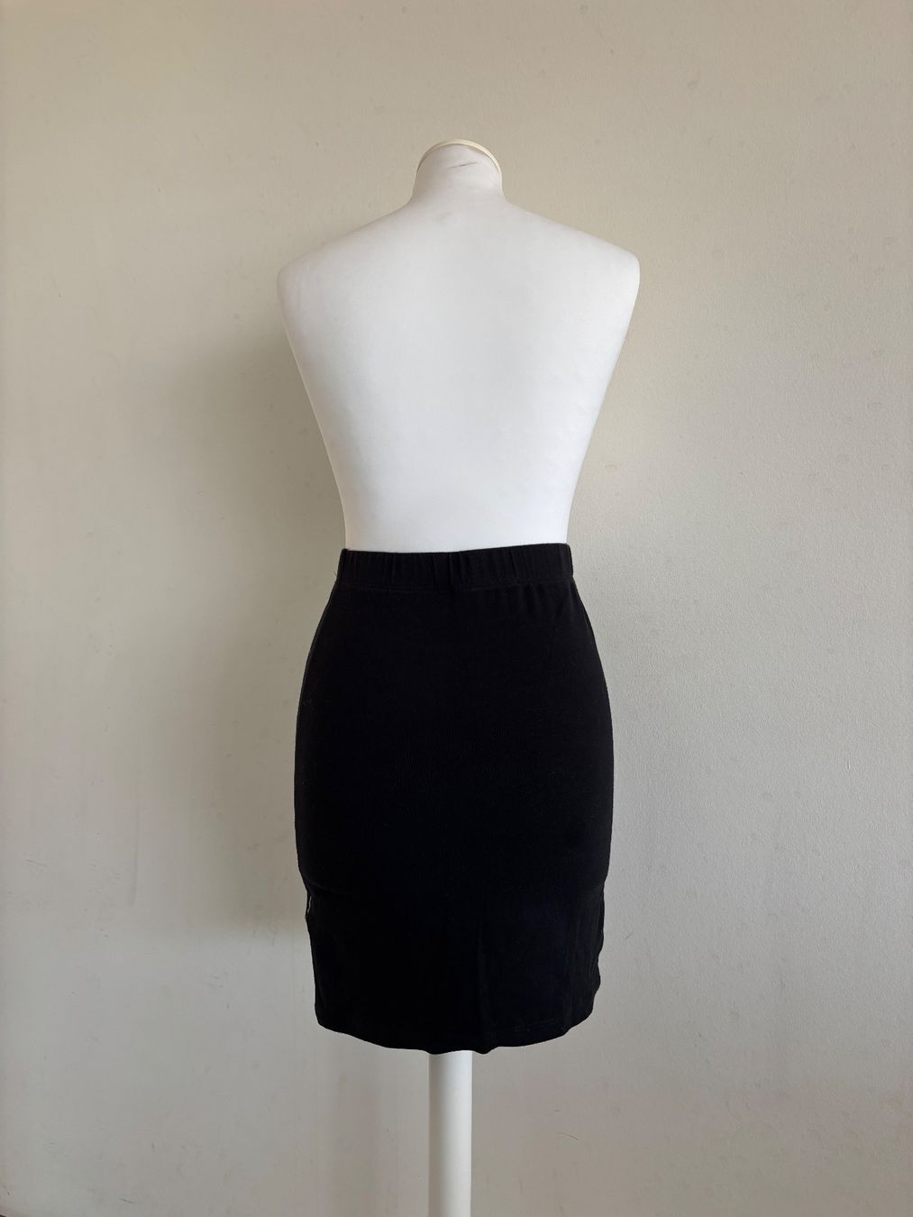 Gonne: LIP SERVICE : Jupe noir print éclair, taille S – Usato da Petit-Lancy venduto da vic_k6tl 1