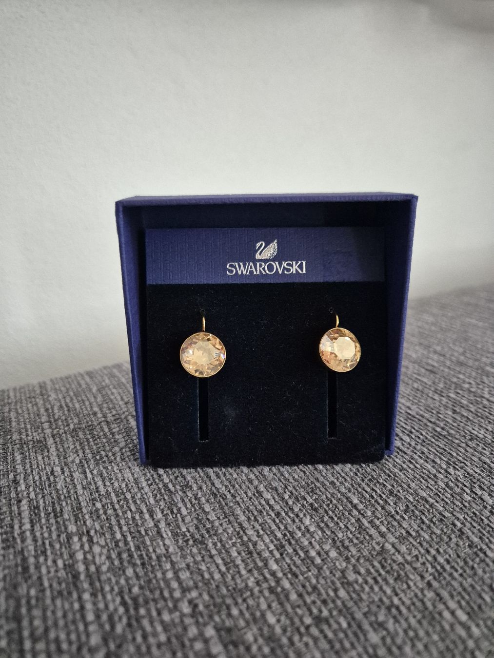 Swarovski Ohrringe & -stecker: Swarovski Ohrringe goldfarben – Gebraucht aus Wetzikon ZH von mar_8jrl 5