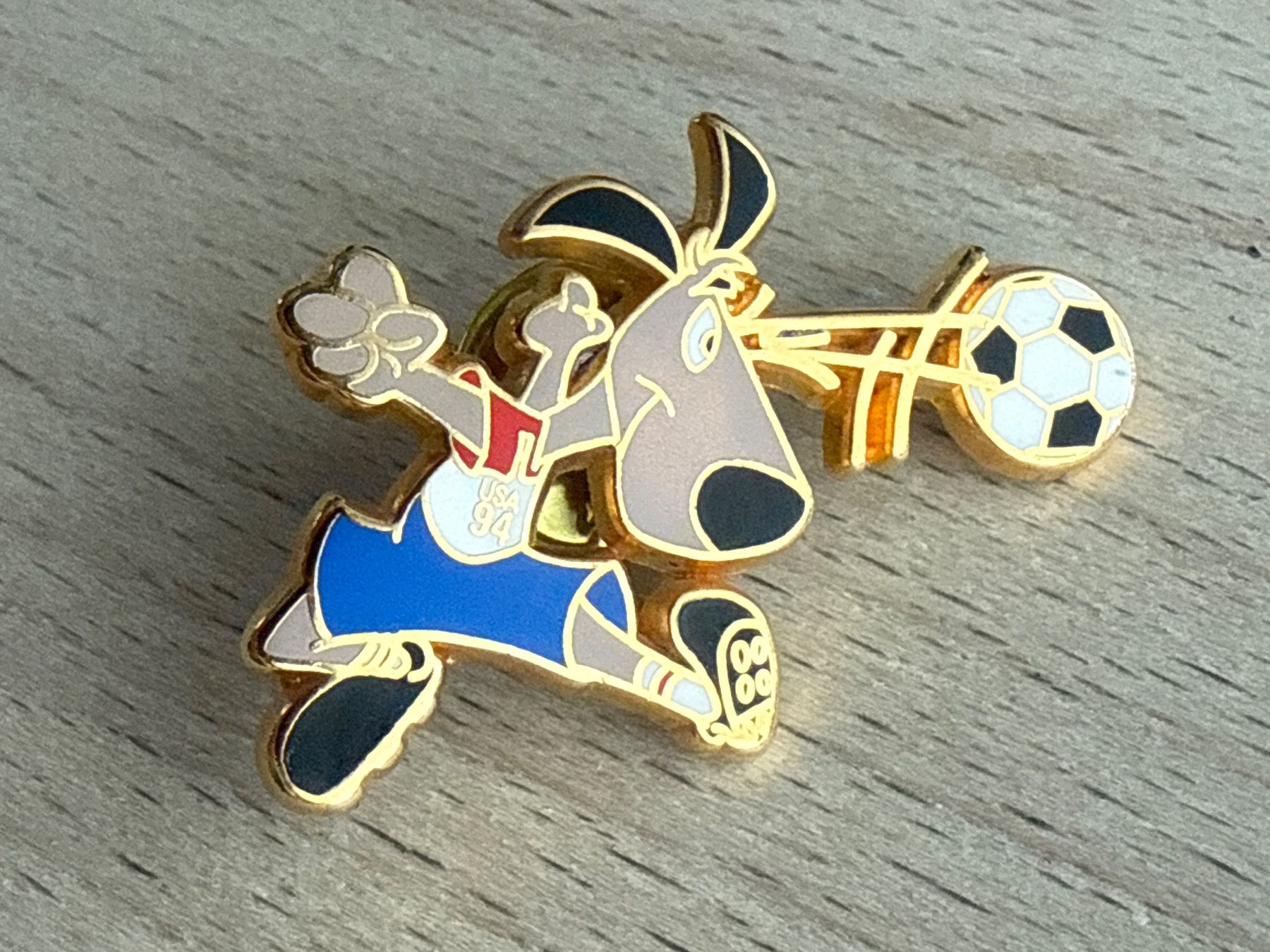 Placchette & Badge: Pin WM USA94 – Usato da Glattbrugg venduto da Schweigmatt