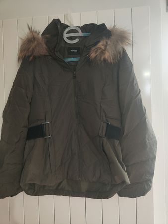 Burton Winterjacke,Khaki mit Pelzkragen, Grösse s