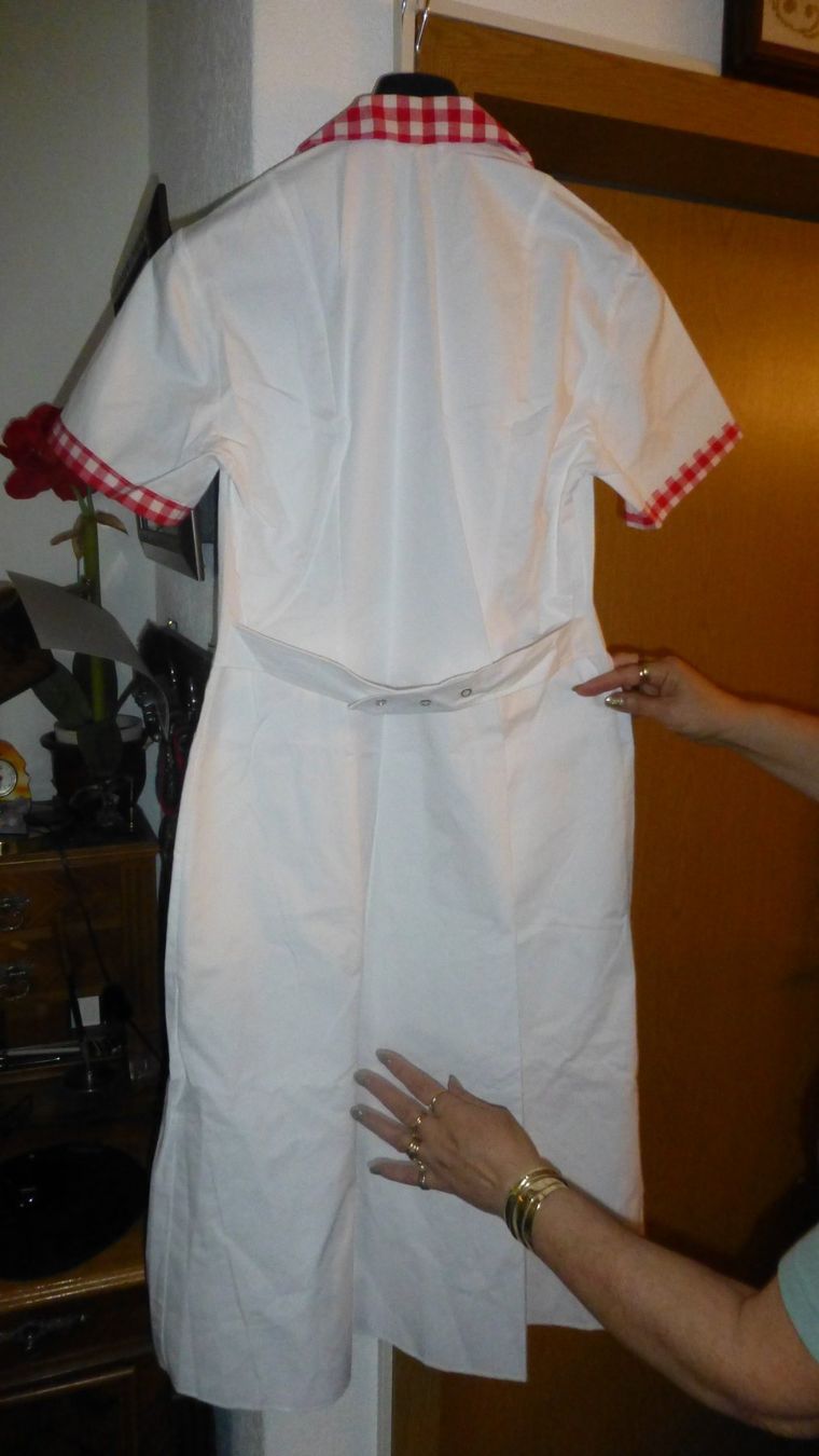 Robes: NEU DAMEN ARBEITSKLEID GR 40. .. – Neuf avec emballage d'origine à Burgdorf par may52 3