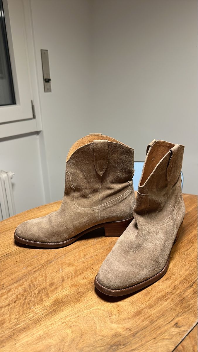 Jonak Scarpe da donna: Jonak Wildlederstiefel Grösse 39, beige – Usato da Fribourg venduto da Flojo79