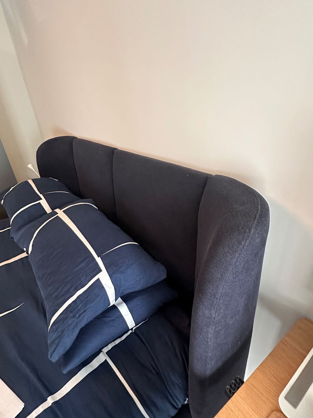 Ikea Lits: Dark Blue Bed Frame / Bett – D'occasion à Zürich par soc_kl9g 3