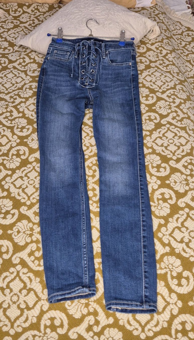 Hollister Jeans: Hollister Jeans – Gebraucht aus Leissigen von ali_k9v8