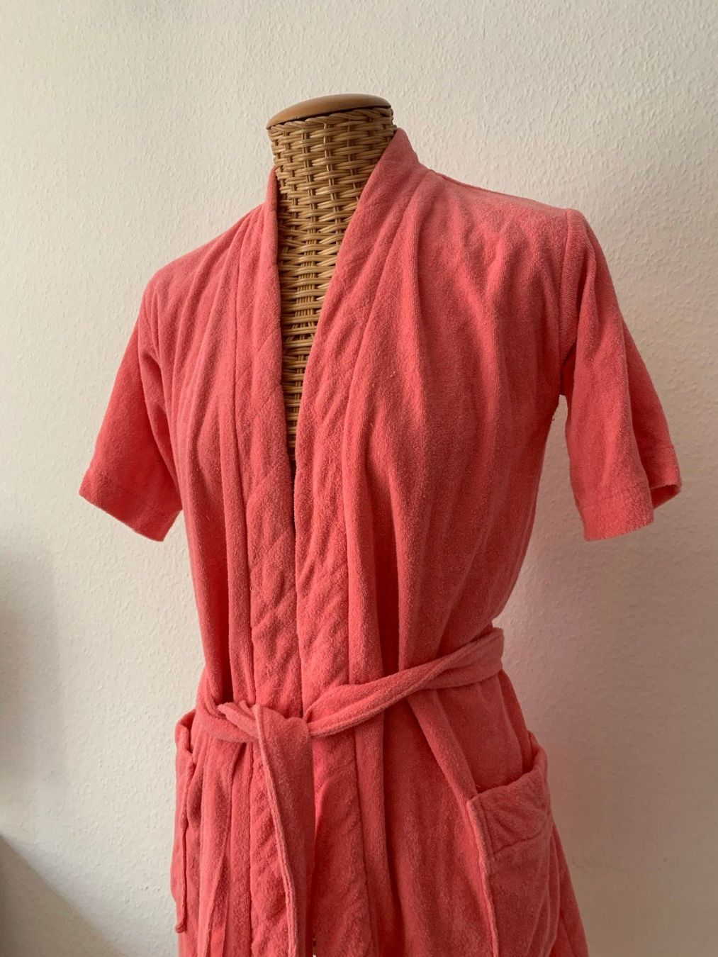 Accappatoi: ESSENTIEL - Bademantel rosa M – Usato da Zürich venduto da Diazaio 1