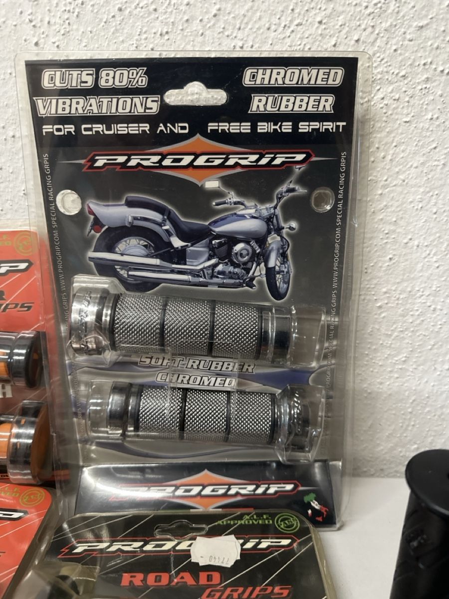 Toutes les pièces détachées moto: Assorted Motorcycle Handlebar Grips Set New – Neuf avec emballage d'origine à Elsau par MANWITHVAN 3