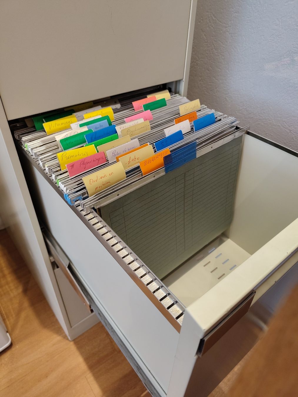 Schränke: Armoire à dossier suspendus – Gebraucht aus Genève von flat_pat 2