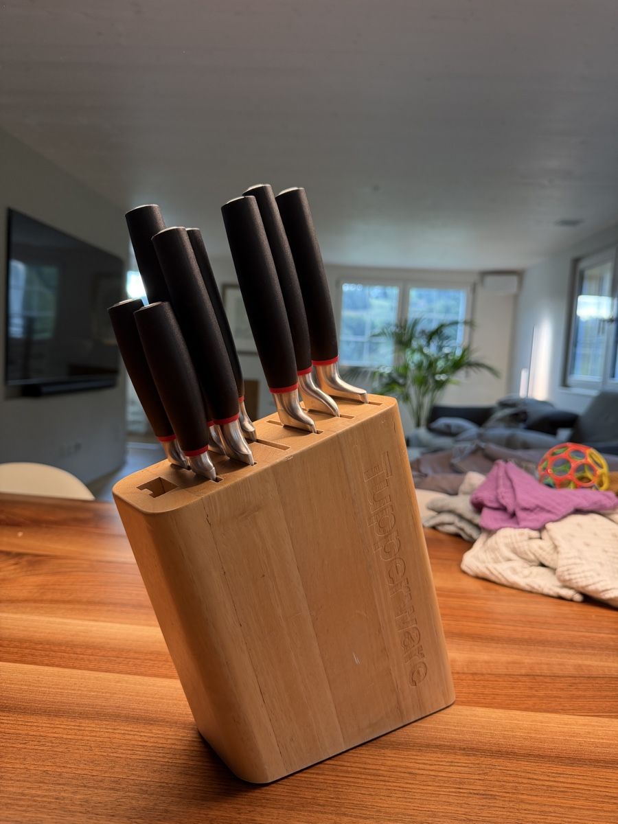 Tupperware Coltelli: Messerblock Tupperware Holz mit Messern gebraucht – Usato da Speicherschwendi venduto da GravityScooters 2