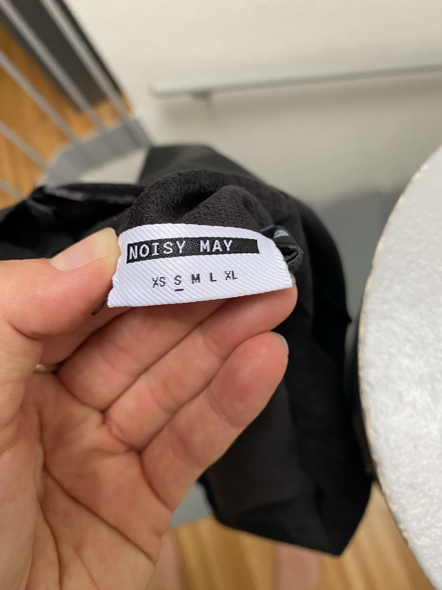 Tops: Top Noisy May – Gebraucht aus Luzern von oli_6x2r 3