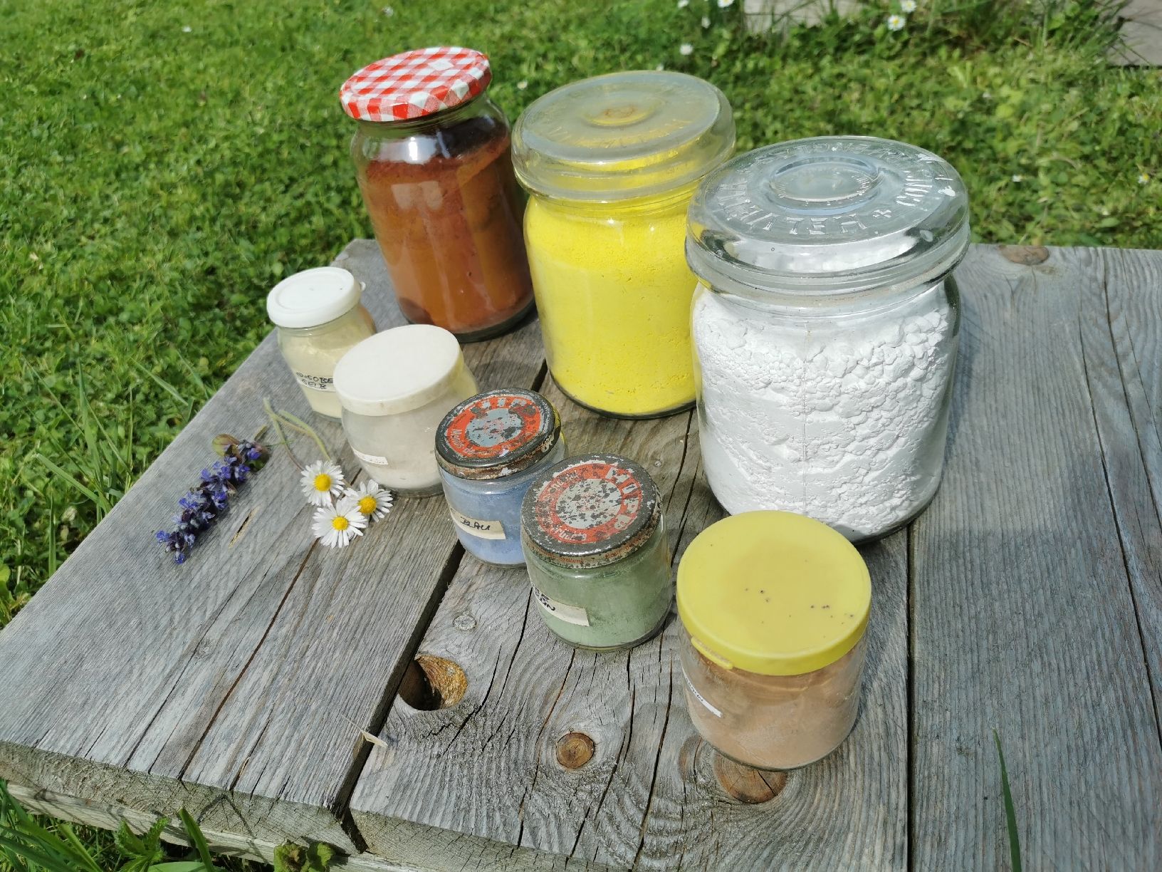 Farben: Farbpigmente verschiedene Farben, Engobe etc. – Gebraucht aus Berneck von nerina49 1
