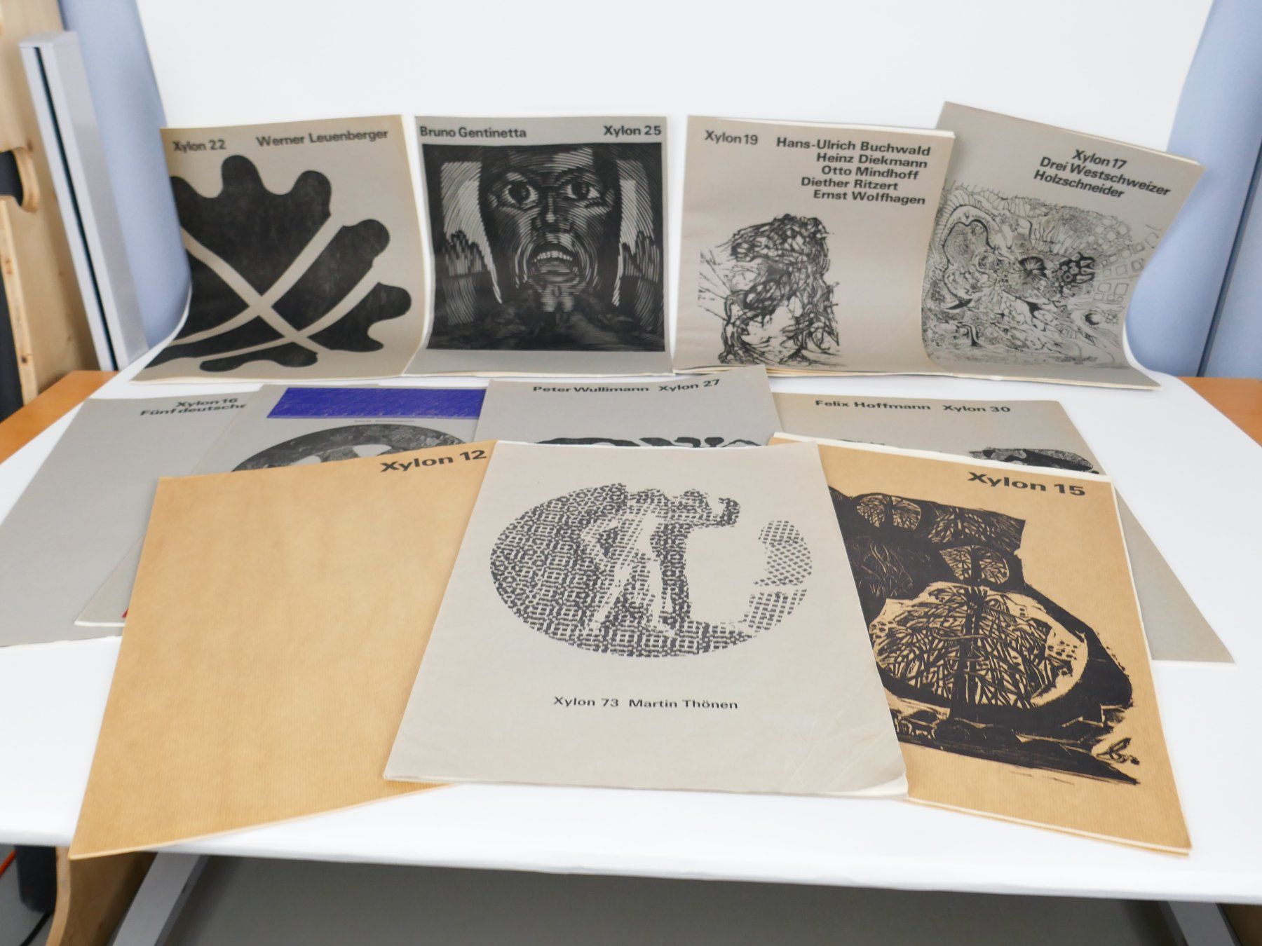 Xilografie: 12 Xylon Holzschnitt Sammlungen – Usato da Urtenen-Schönbühl venduto da Restwert_Schoenbuehl