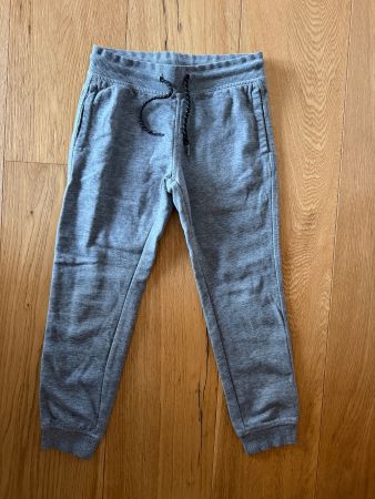 Graue Jogginghose, Grösse 122, wie neu!!