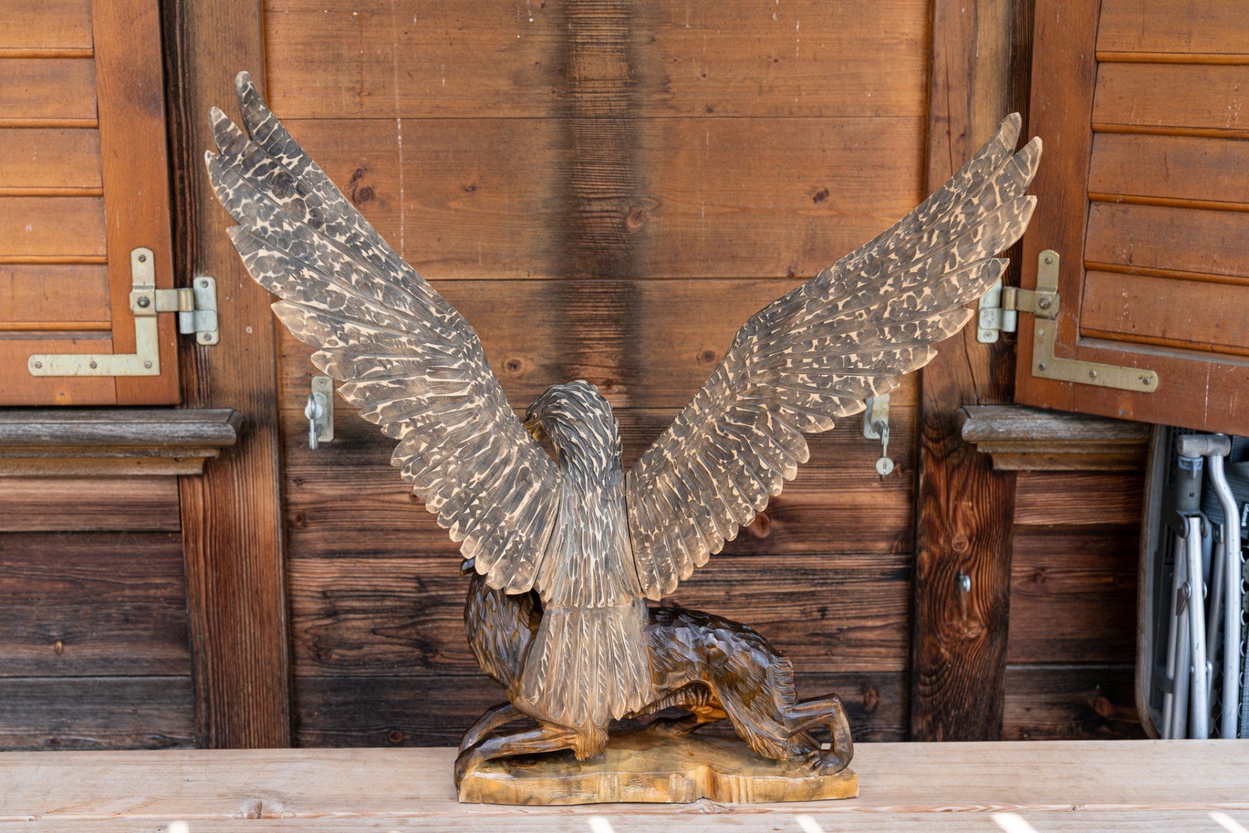 Skulpturen & Statuen: Adler auf Wolf aus Holz, handgeschnitzt – Gebraucht aus Alchenstorf von mab1410 1